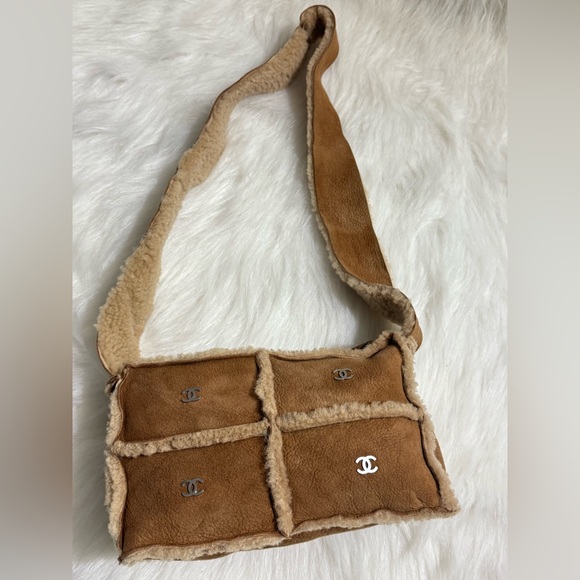 CHANEL - Picture 2 of 13